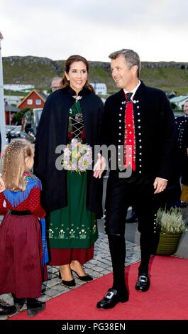 Tórshavn, Färöer, Dänemark. 23 Aug, 2018. Kronprinz Frederik und Kronprinzessin Mary von Dänemark kommen an der Nordic House in Torshavn, am 23. August 2018, ein Diner Host durch den Ministerpräsidenten auf die 1. Der 4 Tage Besuch auf den Färöern Foto: Albert Nieboer/Niederlande/Point de Vue | Quelle: dpa/Alamy Leben Nachrichten zu besuchen Stockfoto