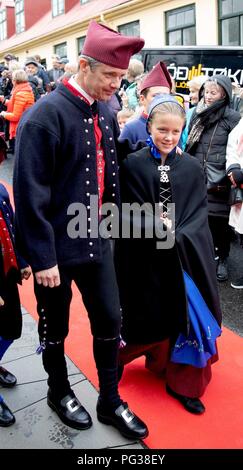 Tórshavn, Färöer, Dänemark. 23 Aug, 2018. Krone Frederik und Prinzessin Isabella von Dänemark kommen in Torshavn, am 23. August 2018, auf die 1. Der 4 Tage Besuch auf den Färöern Foto: Albert Nieboer/Niederlande/Point de Vue | Quelle: dpa/Alamy leben Nachrichten Stockfoto
