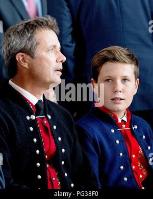Tórshavn, Färöer, Dänemark. 23 Aug, 2018. Kronprinz Frederik de Prinz Christian von Dänemark an der Sj?? vinnuh Si? In Torshavn, am 23. August 2018, der zur Teilnahme an der Creative Business Cup Awards an, die 1. Der 4 Tage Besuch auf den Färöern Foto: Albert Nieboer/Niederlande/Point de Vue | Quelle: dpa/Alamy leben Nachrichten Stockfoto