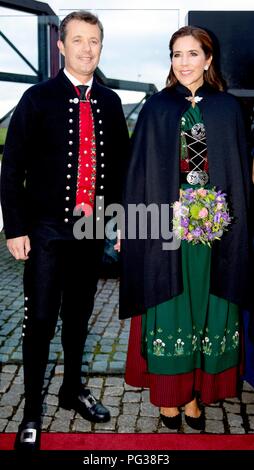 Tórshavn, Färöer, Dänemark. 23 Aug, 2018. Kronprinz Frederik und Kronprinzessin Mary von Dänemark kommen an der Nordic House in Torshavn, am 23. August 2018, ein Diner Host durch den Ministerpräsidenten auf die 1. Der 4 Tage Besuch auf den Färöern Foto: Albert Nieboer/Niederlande/Point de Vue | Quelle: dpa/Alamy Leben Nachrichten zu besuchen Stockfoto