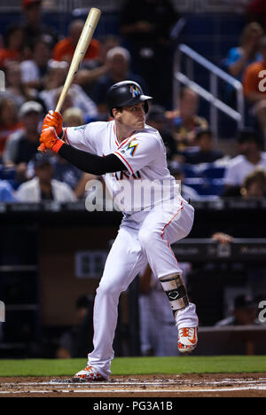 22. August 2018: Miami Marlins Third Baseman Brian Anderson (15) at bat bei einem MLB Spiel zwischen den New York Yankees und die Miami Marlins am die Marlins Park in Miami, Florida. Die Marlins gewann 9-3. Mario Houben/CSM Stockfoto