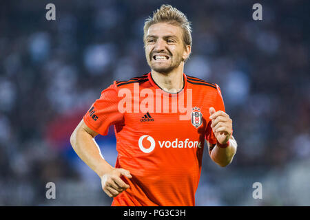 Partizan Stadion, Belgrad, Serbien. 23. August 2018. Caner Erkin von Besiktas reagiert Credit: Nikola Krstic/Alamy leben Nachrichten Stockfoto