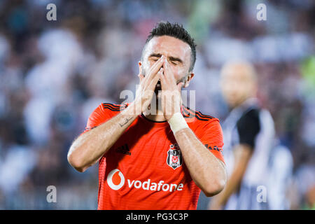 Partizan Stadion, Belgrad, Serbien. 23. August 2018. Gokhan Gonul von Besiktas reagiert Credit: Nikola Krstic/Alamy leben Nachrichten Stockfoto