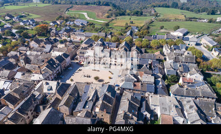 Frankreich, Aveyron, Sauveterre de Rouergue, beschriftet Les Plus beaux villages de France (Schönste Dörfer Frankreichs), die Bastide (Luftbild) Stockfoto