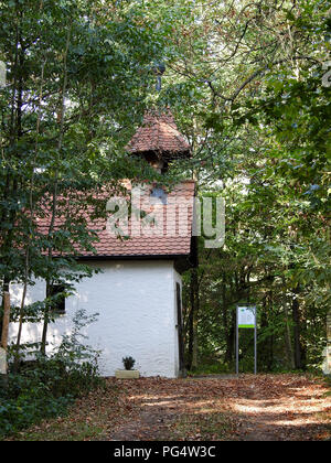 Außenansicht der Kapelle im Wald von iphofen Bayern Stockfoto