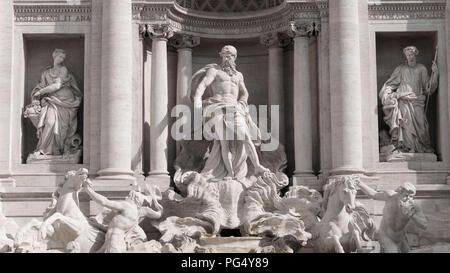 Oceanus im Trevi-brunnen Stockfoto