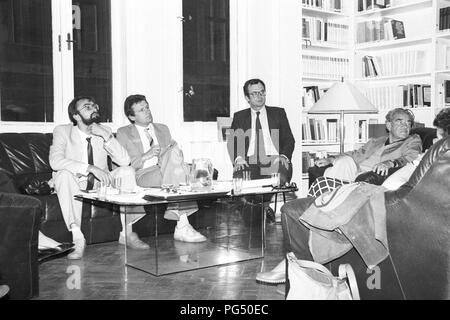 Wöchentliche Sitzung des IWM in Wien. Das IWM (Institut für die Wissenschaften vom Menschen) ist ein unabhängiges Institut für fortgeschrittene Studien in den Geistes- und Sozialwissenschaften 1982 gegründet von Der polnische Philosoph Krzysztof Michalski (zweiter von links). Stockfoto