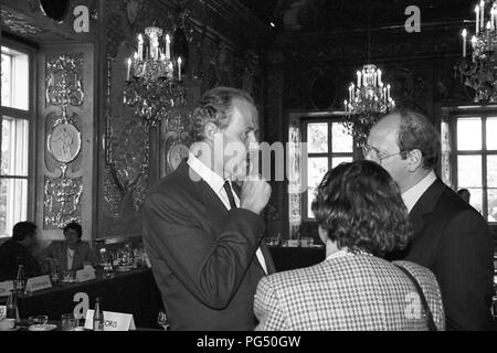 Der Soziologe und Politiker Ralf Gustav Dahrendorf, auf einer Tagung der IWM ((Institut für die Wissenschaft vom Menschen", Deutsch: Institut für die Wissenschaften vom Menschen) im Palais Schwarzenberg in Wien. Dahrendorf war ein Mitglied des Bundestages, das House of Lords und Direktor der London School of Economics. Auf dem FDP-Bundesparteitag 1968 Dahrendorf hatte eine Diskussion mit Rudi Dutschke. Stockfoto
