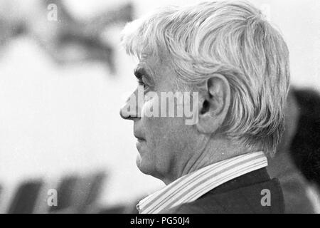 Der ungarische Schriftsteller Miklos Meszoely auf einer Tagung der Österreichischen Literatur Gesellschaft in Wien im Jahre 1990. Meszoly ist als einer der wichtigsten Vertreter der Neuen Ungarischen Literatur. Stockfoto