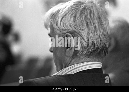 Der ungarische Schriftsteller Miklos Meszoely auf einer Tagung der Österreichischen Literatur Gesellschaft in Wien im Jahre 1990. Meszoly ist als einer der wichtigsten Vertreter der Neuen Ungarischen Literatur. Stockfoto