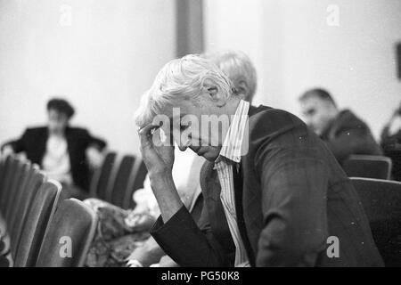 Der ungarische Schriftsteller Miklos Meszoely auf einer Tagung der Österreichischen Literatur Gesellschaft in Wien im Jahre 1990. Meszoly ist als einer der wichtigsten Vertreter der Neuen Ungarischen Literatur. Stockfoto