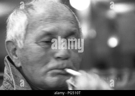 Der tschechische Schriftsteller Bohumil Hrabal in Paris im Jahre 1990. Stockfoto