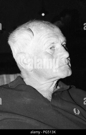 Der tschechische Schriftsteller Bohumil Hrabal bei einem Urlaub in Zypern im Jahr 1987. Stockfoto