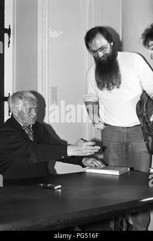 Lesung des tschechischen Schriftstellers Bohumil Hrabal in der Wiener Nationalbibliothek. Stockfoto