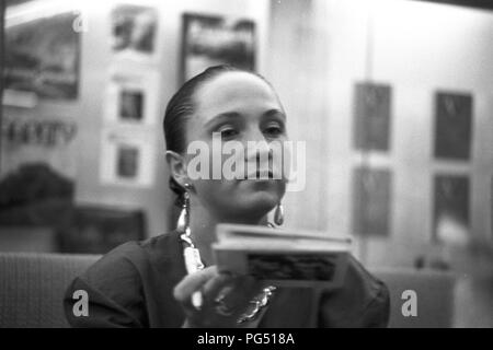 Die tschechische Sängerin Bara Basikova in Prag im Jahre 1990. Stockfoto
