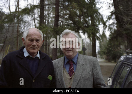 Der Schriftsteller Bohumil Hrabal (links) mit dem Autor und Verleger Josef Skvorecky. Stockfoto