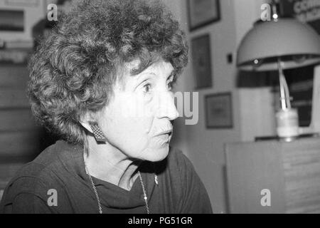 Porträt des Autors Bohumila Groegerova (1921-2014). Groegerova war der Begleiter des Schriftstellers Josef Hirsal. Stockfoto