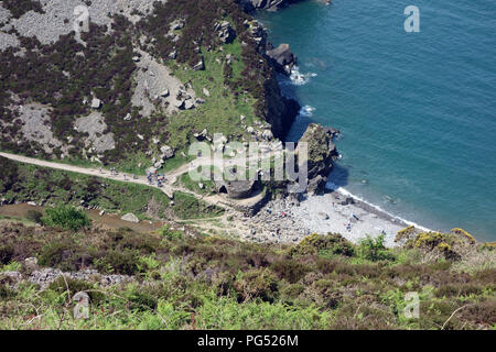 Auf der Suche nach unten auf die alten stillgelegten Kalkofen in heddon's Mund Strand an der South West Coastal Path, Devon, England, UK. Stockfoto