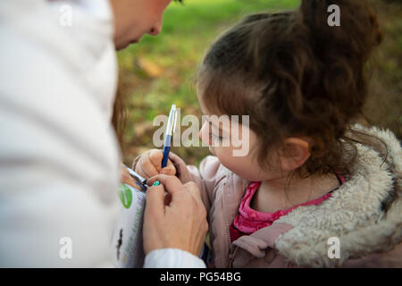 Ribby Halle Halloween Jagd. Familie Tag heraus. Stockfoto