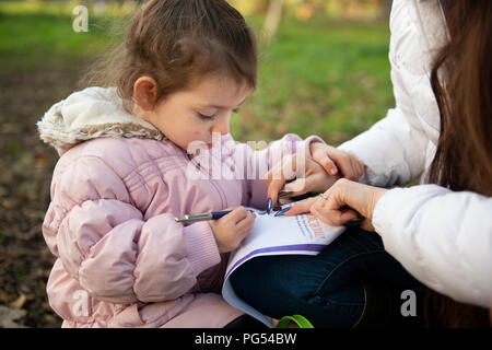 Ribby Halle Halloween Jagd. Familie Tag heraus. Stockfoto