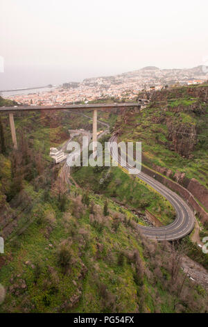 Blick von der Insel Madeira Fahrt mit der Seilbahn. Quelle: Lee Ramsden/Alamy Stockfoto