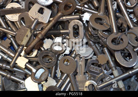 Alt-/Vintage-Tasten, die ein Muster von oben erstellen Stockfoto