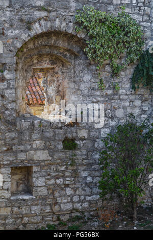 Detail der Mauer der alten Burg von Brescia. Italien Stockfoto