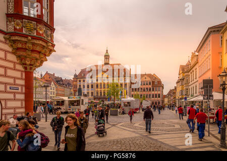 Der Marktplatz von Coburg am 2. Mai 2018. Coburg ist eine deutsche Stadt im Bundesland Bayern. In der Mitte sehen Sie das Rathaus. Stockfoto