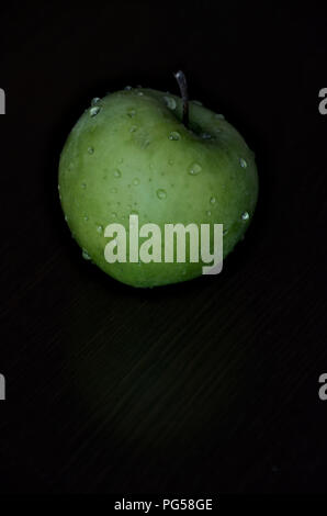 Grüner Apfel, isoliert Stockfoto