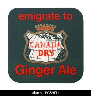 LONDON, UK - 22. AUGUST 2018: Canada Dry Wostok Ginger Ale Papier matte Coaster auf weißem Hintergrund. Stockfoto