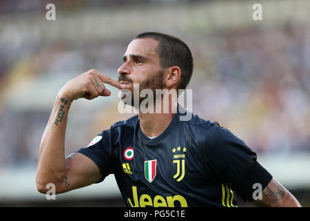 Leonardo Bonucci von Juventus Turin FC feiern, nachdem er ein Ziel während der Serie ein Fußballspiel zwischen Ac Chievo Verona und Juventus Turin. Stockfoto