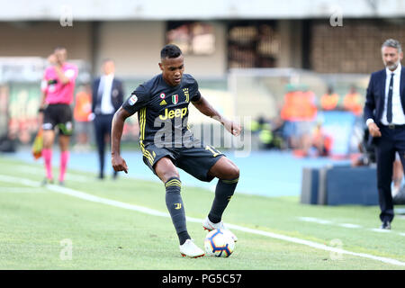 Alex Sandro von Juventus Turin FC in Aktion während der Serie ein Fußballspiel zwischen Ac Chievo Verona und Juventus Turin. Stockfoto