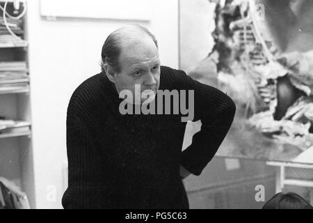 "Die tschechische Maler Zdenek Beran (1937-2014) in seinem Studio in Prag. Beran war ein Mitglied der Gruppe 'Zaostali'' und ab 1990 an der Prager Akademie der Bildenden Künste." lehrte Stockfoto