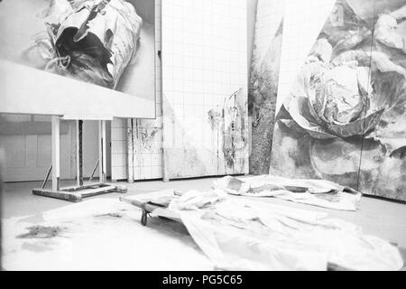 "Das Studio des tschechischen Malers Zdenek Beran (1937-2014). Beran war ein Mitglied der Gruppe 'Zaostali'' und Seit 1990 lehrte an der Prager Akademie der Bildenden Künste." Stockfoto