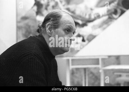 "Die tschechische Maler Zdenek Beran (1937-2014) in seinem Studio in Prag. Beran war ein Mitglied der Gruppe 'Zaostali'' und ab 1990 an der Prager Akademie der Bildenden Künste." lehrte Stockfoto