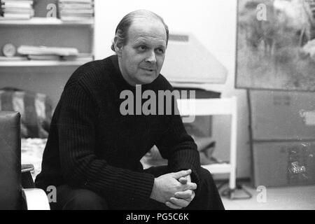 "Die tschechische Maler Zdenek Beran (1937-2014) in seinem Studio in Prag. Beran war ein Mitglied der Gruppe 'Zaostali'' und ab 1990 an der Prager Akademie der Bildenden Künste." lehrte Stockfoto