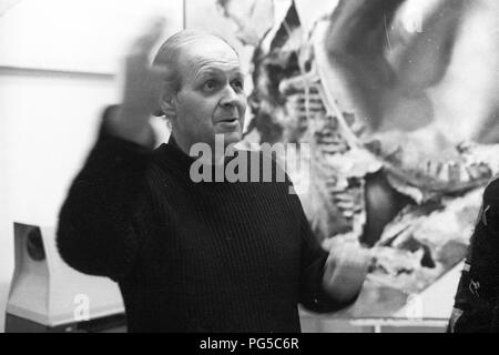 "Die tschechische Maler Zdenek Beran (1937-2014) in seinem Studio in Prag. Beran war ein Mitglied der Gruppe 'Zaostali'' und ab 1990 an der Prager Akademie der Bildenden Künste." lehrte Stockfoto