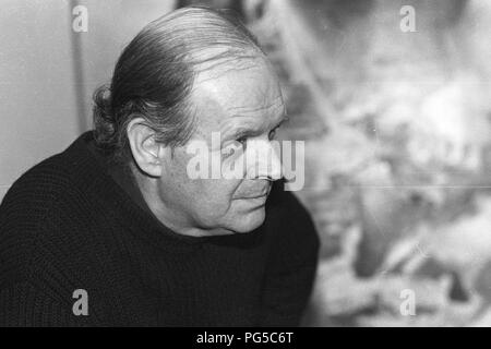 "Die tschechische Maler Zdenek Beran (1937-2014) in seinem Studio in Prag. Beran war ein Mitglied der Gruppe 'Zaostali'' und ab 1990 an der Prager Akademie der Bildenden Künste." lehrte Stockfoto