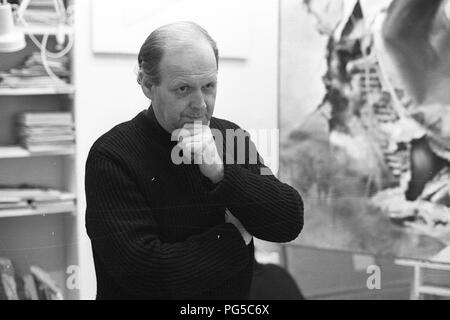 "Die tschechische Maler Zdenek Beran (1937-2014) in seinem Studio in Prag. Beran war ein Mitglied der Gruppe 'Zaostali'' und ab 1990 an der Prager Akademie der Bildenden Künste." lehrte Stockfoto