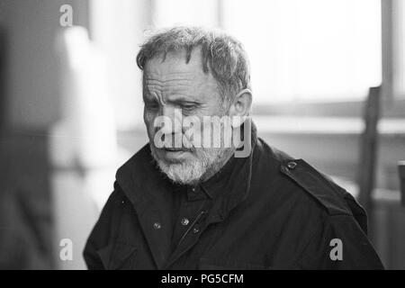 Der tschechischen Maler und Bildhauer Wladimir Kopecky (geboren 1931) in seinem Studio in Prag. Kopecky ist vor allem für sein Glas Skulpturen bekannt und seit 1990 ist er Direktor der Gläsernen Studio von der Universität für Angewandte Kunst in Prag. Stockfoto