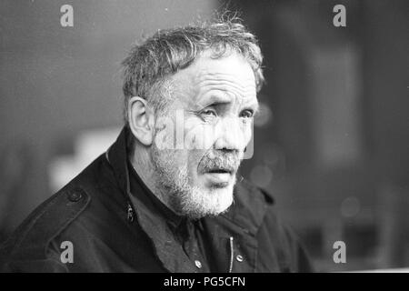Der tschechischen Maler und Bildhauer Wladimir Kopecky (geboren 1931) in seinem Studio in Prag. Kopecky ist vor allem für sein Glas Skulpturen bekannt und seit 1990 ist er Direktor der Gläsernen Studio von der Universität für Angewandte Kunst in Prag. Stockfoto