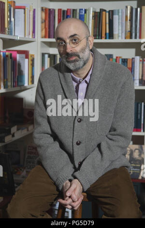 Berlin, DEU, 25.09.2014: Portrait Eduardo Halfon, Autor und Schriftsteller (Guatemala/USA). 1971 in Guatemala City geboren, ist er einer der wichtigsten Schriftsteller der jüngeren lateinamerikanischen Literatur. Ab 1981 wuchs er in den Vereinigten Staaten. Nach seiner Rückkehr nach Guatemala, lehrte er als Professor für Literatur an der Universidad Francisco Marroqun. Halfons Bücher wurden in zahlreiche Sprachen übersetzt. Eduardo Halfon lebt in Nebraska, USA Stockfoto