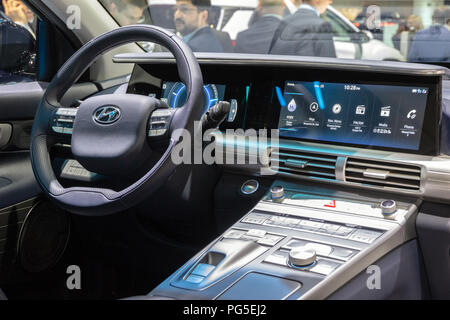 Genf, Schweiz - 6. MÄRZ 2018: Interieur Dashboard anzeigen des Hyundai Ioniq elektrische Auto auf dem 88. Internationalen Automobilsalon in Genf präsentiert. Stockfoto