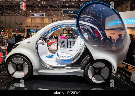 Genf, Schweiz - 6. MÄRZ 2018: Smart Vision EQ ForTwo Selbstfahrer Stadt Auto auf dem 88. Internationalen Automobilsalon in Genf präsentiert. Stockfoto