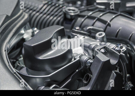 Modernes auto Motoröl Kappe Stockfoto