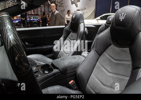 Genf, Schweiz - 6. MÄRZ 2018: Leder 2018 mit Logo im Maserati GranCabrio Auto auf dem 88. Genfer Automobilsalon präsentiert Stockfoto