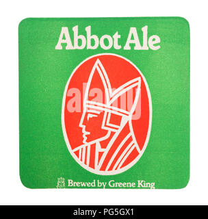 LONDON, Großbritannien - 22 August, 2018: Green King Abbot Ale Papier Bier beermat Coaster auf weißem Hintergrund. Stockfoto