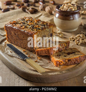 Datum und Walnuss Brot. Stockfoto