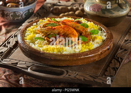 Ghalieh Maygu. Persischen Golf style Shrimps mit Kräutern und Tamarind Stockfoto