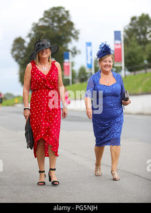 Racegoers für Darley Yorkshire Oaks & Ladies Day der Yorkshire Ebor Festival an der Rennbahn von York anreisen. PRESS ASSOCIATION Foto. Bild Datum: Donnerstag, 23. August 2018. Siehe PA Geschichte RACING York. Photo Credit: Tim Goode/PA-Kabel Stockfoto